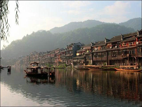 A線(xiàn)：猛洞河、芙蓉鎮(zhèn)、鳳凰、苗寨、張家界五日游