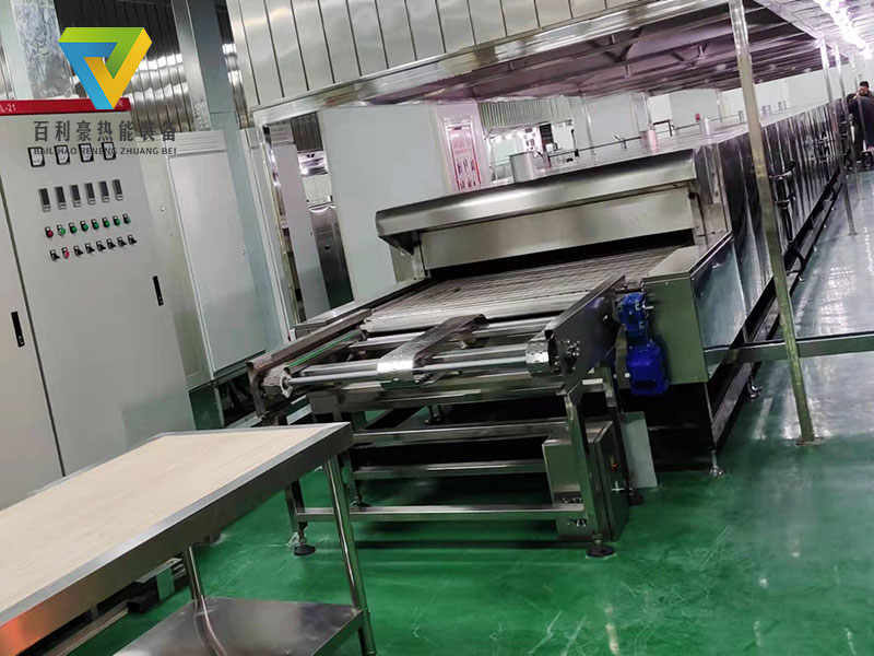 熱烈祝賀我公司新疆客戶定制的馕餅隧道爐已到達現(xiàn)場安裝！